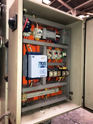 爱尔福特钢坯棒材剪切机 315 吨。