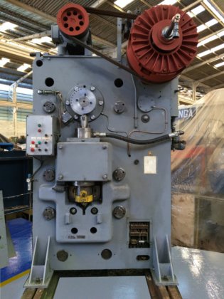 爱尔福特钢坯棒材剪切机 315 吨。