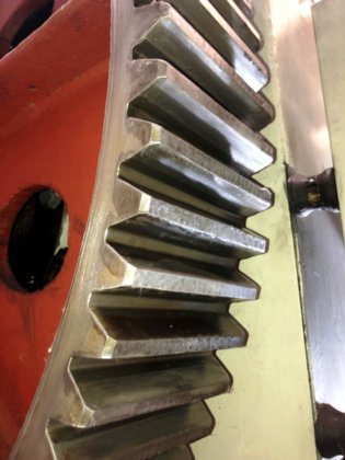 爱尔福特钢坯棒材剪切机 315 吨。