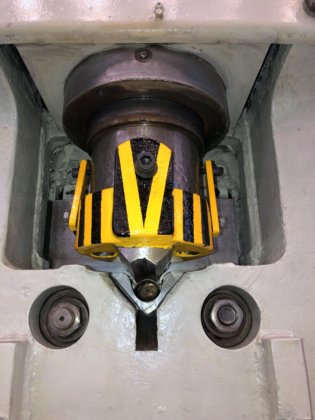 爱尔福特钢坯棒材剪切机 315 吨。