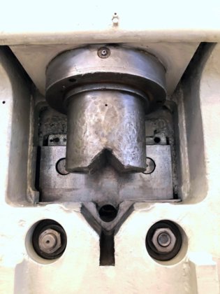 爱尔福特钢坯棒材剪切机 315 吨。