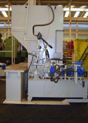 部品矯正用テーブル付き油圧プレス（Cフレーム）CBV H 250