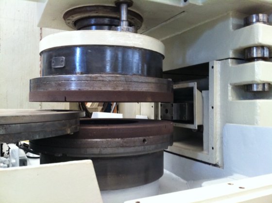 両面垂直グラインダー DISKUS DDS 600 III