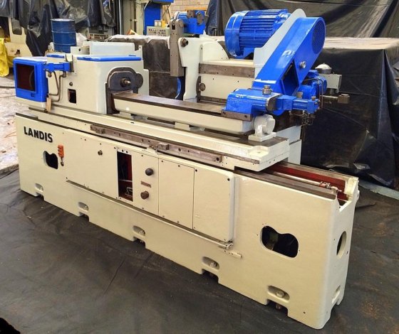 カムシャフトとカムの研削 LANDIS 3R カムグラインダー