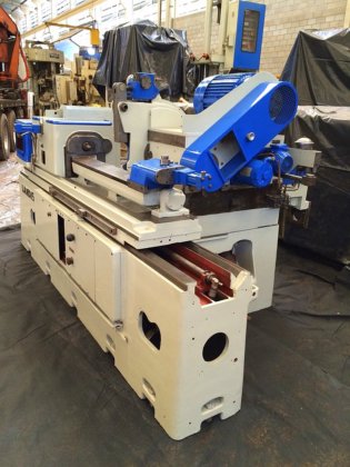 カムシャフトとカムの研削 LANDIS 3R カムグラインダー