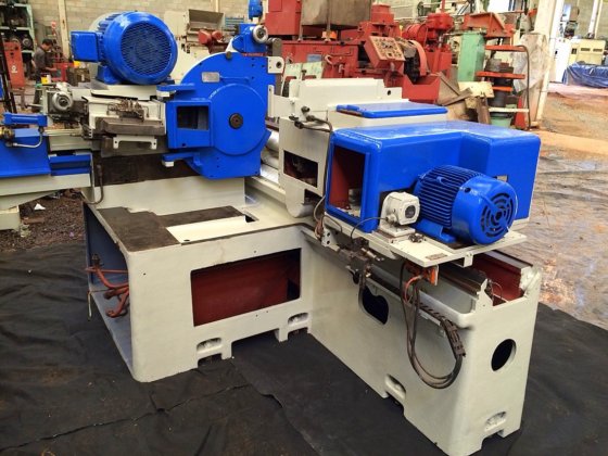 カムシャフトとカムの研削 LANDIS 3R カムグラインダー