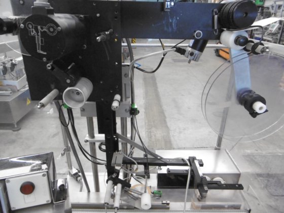 コリマ(マルケジーニ・グループ) EF02 カートン用粘着トップラベラー(ビネット、ボリーニ)