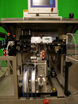 メトラー・トレド PCE モデル XMV-TE は、折り畳みカートンなどのシリアル化と集約（追跡とトレース）のためのマーキング、検証、セキュリティラベル（不正開封防止）に使用されます。