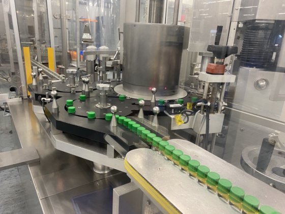 ボシュ・シュトローベル KSF 2020 モノブロック充填機およびスクリュー・キャッパー