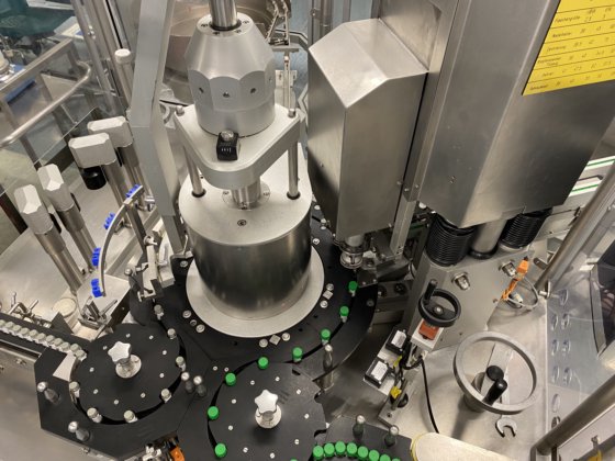 ボシュ・シュトローベル KSF 2020 モノブロック充填機およびスクリュー・キャッパー