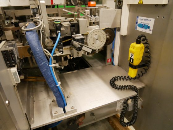 ウールマン C-130 ブリスター用横型カートニングマシン 120カートン/分