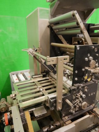 ウールマン C-130 ブリスター用横型カートニングマシン 120カートン/分