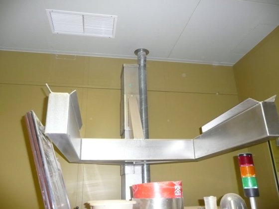 Bohle 錠剤プレスなどに供給するドラムやコンテナ用の固定式カラム。