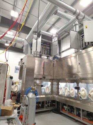 バウシュ・アドバンスド・タイプ529点滴バッグ充填包装機（テルスター無菌アイソレーターシステム付き