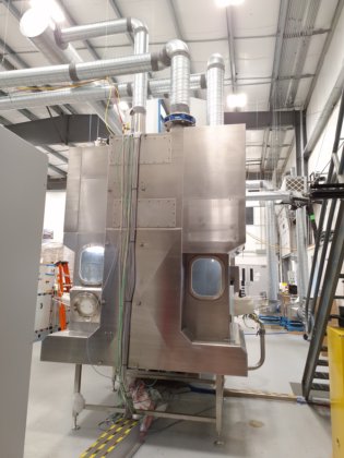 配备 Telstar 无菌隔离器系统的 Bausch Advanced