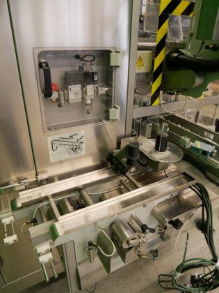 Neri BL400 VTE カートン用タンパーエビデントラベラー、400/分。