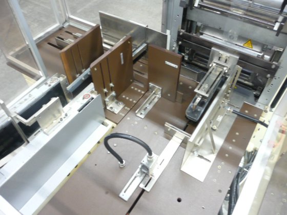 Sollas SB 250 カートン用丁合機ストレッチバンダー