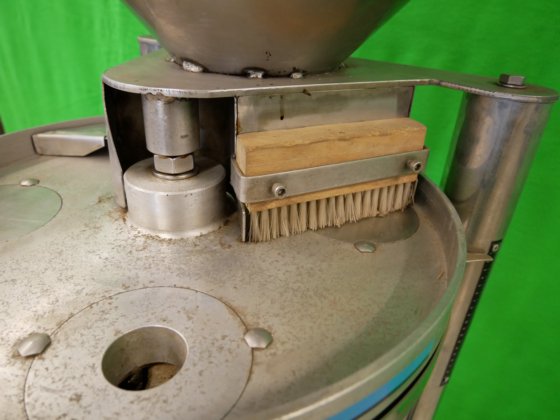 ドボイDV半自動定量充填機