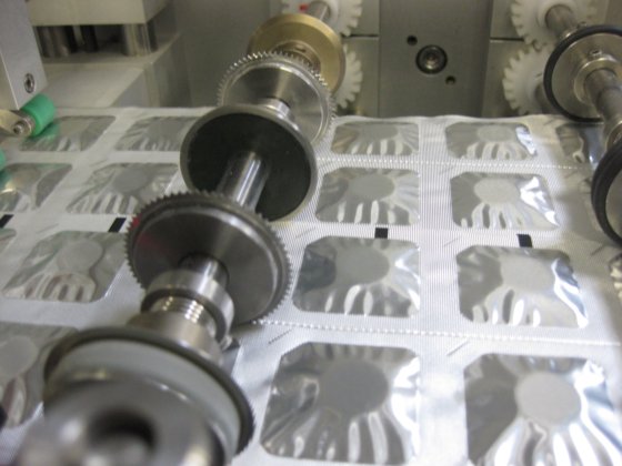 Siebler + Göring 5000/160E 発泡性錠剤用縦型四方シールストリップパッカー