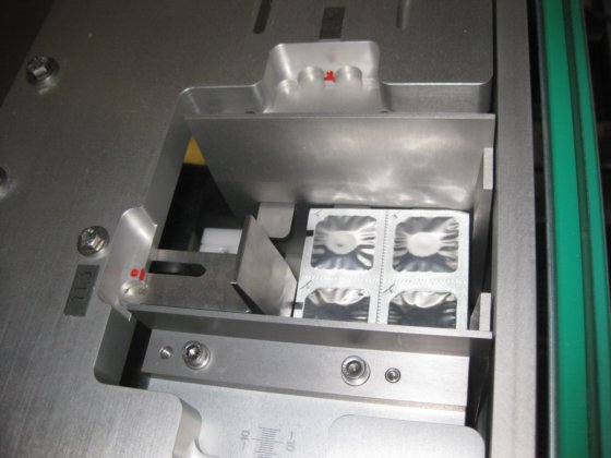 Siebler + Göring 5000/160E 発泡性錠剤用縦型四方シールストリップパッカー