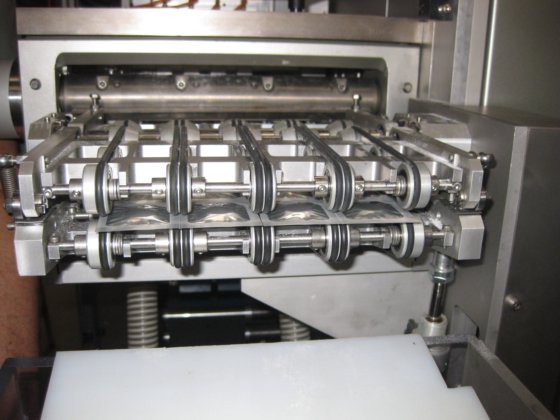 Siebler + Göring 5000/160E 発泡性錠剤用縦型四方シールストリップパッカー