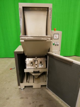 Dreher Delta 20/40 造粒机，用于减小中等截面注塑模具或中空塑料体的尺寸