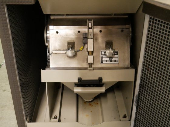 Dreher Delta 20/40 造粒机，用于减小中等截面注塑模具或中空塑料体的尺寸