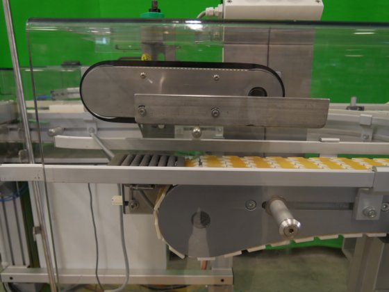 用于将折叠箱翻转 180° 的 Remmler +