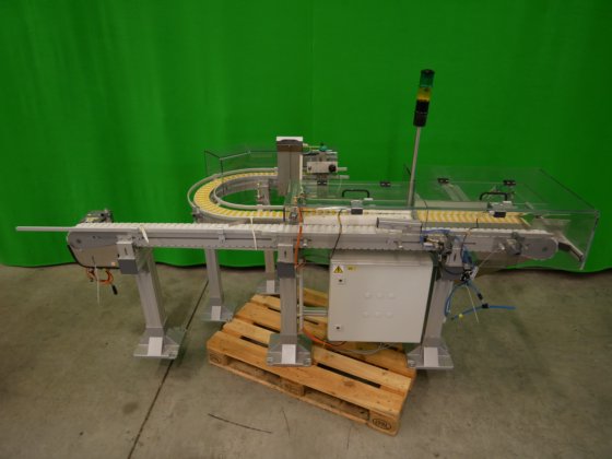 用于将折叠箱翻转 180° 的 Remmler +