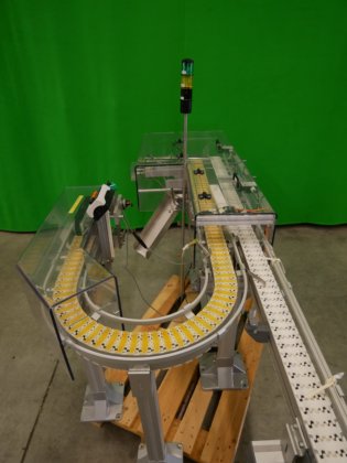 用于将折叠箱翻转 180° 的 Remmler +