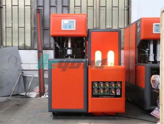 用于宽颈塑料瓶的半自动吹瓶机