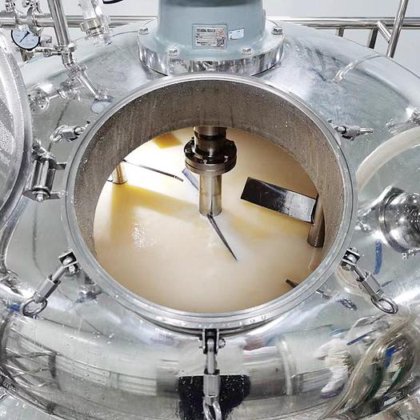 哈里染料色膏制造机 1 吨蒸汽夹套釜，带均质机化妆品真空乳化机混合罐反应器