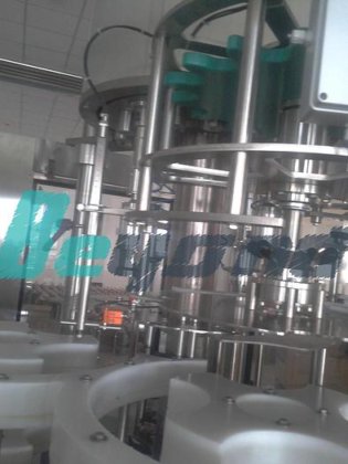 出厂价自动食用油瓶灌装旋盖包装机