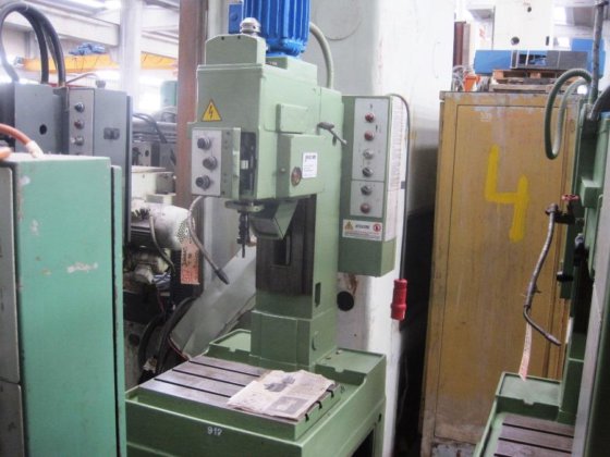 JOANNES T 16 螺纹攻丝机底座