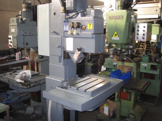 JOANNES T 16 螺纹攻丝机立柱