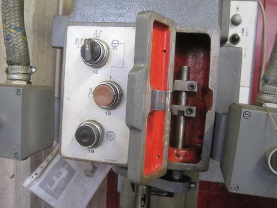 JOANNES T 16 螺纹攻丝机立柱