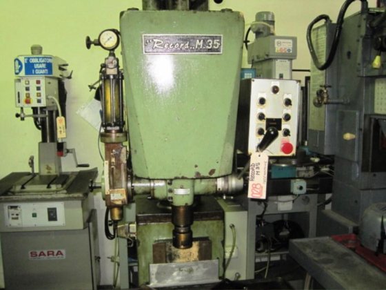 RECORD M 35 タッピング機コラム