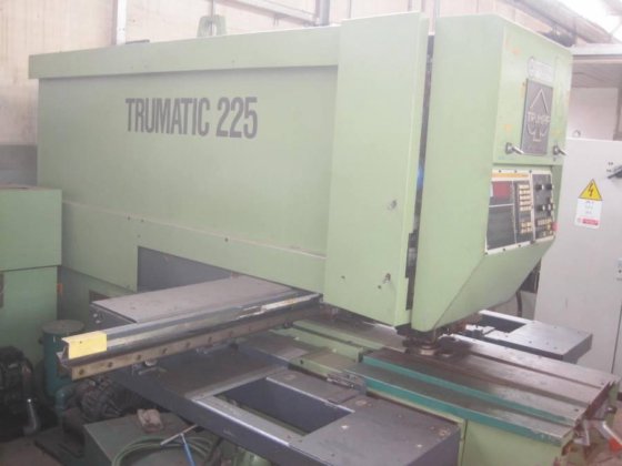 1983 TRUMPF TRUMATIC 225 液压冲床