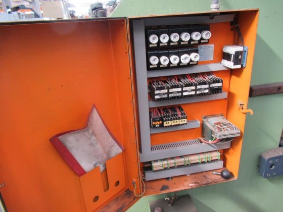 TRUMPF CN 901 打孔与去毛刺机