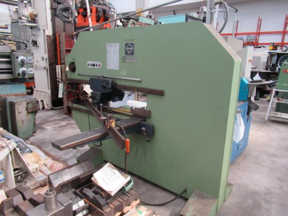 TRUMPF CN 901 打孔与去毛刺机