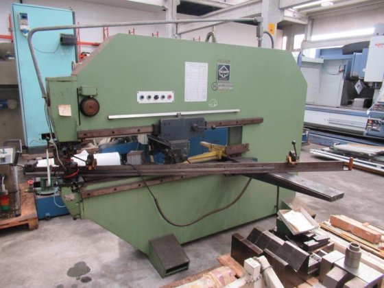 TRUMPF CN 901 打孔与去毛刺机