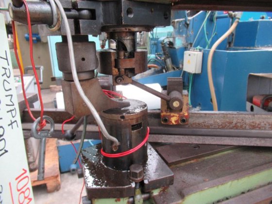 TRUMPF CN 901 打孔与去毛刺机