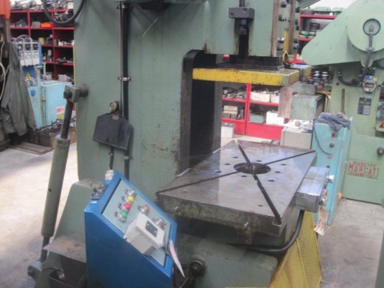 INVERPRESS TIAR/S 金属框架压力机