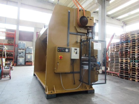 SOMO 250 T 液压冲弯机