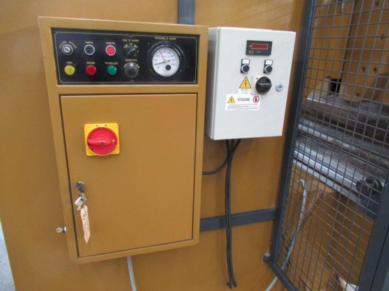 SOMO 250 T 液压冲弯机