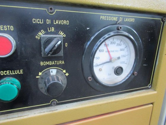 SOMO 250 T 液压冲弯机