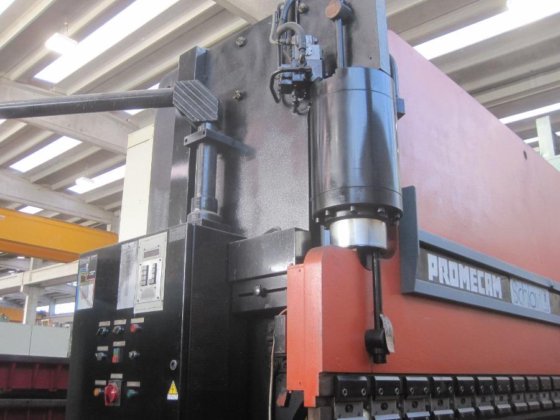 1983 SCHIAVI STPC 204 液压折弯机