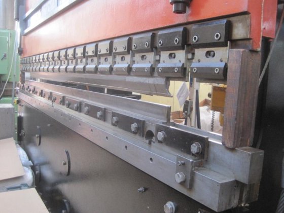 1983 SCHIAVI STPC 204 液压折弯机