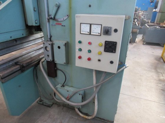 1984 STANKOIMPORT И 1330 A