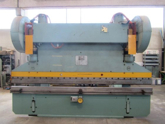 1984 STANKOIMPORT И 1330 A